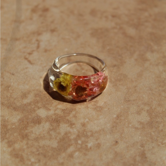 DARK PINK REAL FLOWER RING - Picture 2 of 5